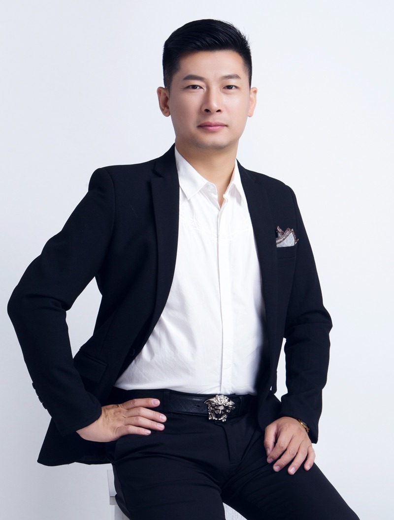 李伟